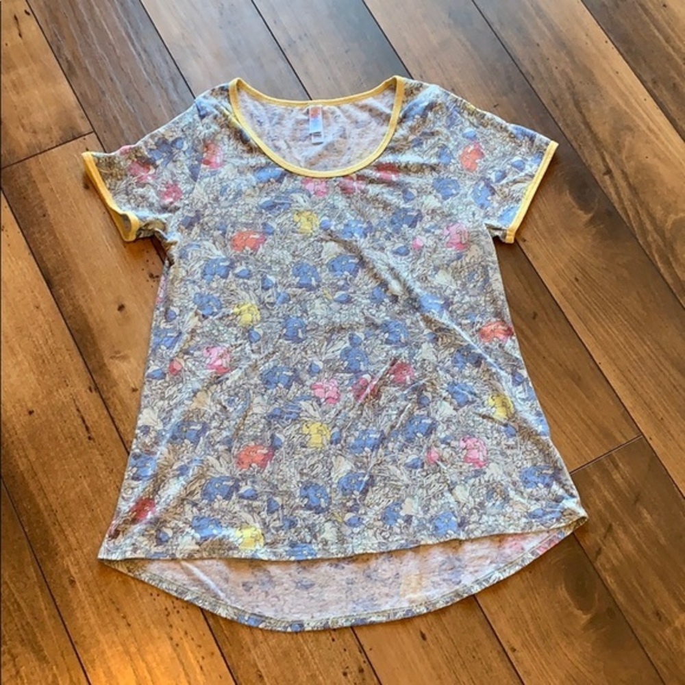 5/$15‎ Lularoe size small shirt